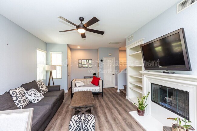 Building Photo - 2616 Bellezza Dr