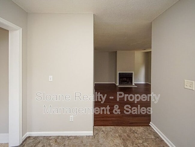 Building Photo - 204A Miami St