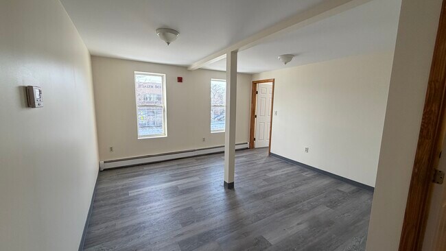 Living room - downtown view - 1267 Elm St