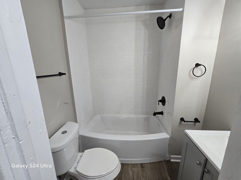 Building Photo - This beautifully updated 3-bedroom, 1-bath single-family home is ready for move-in!