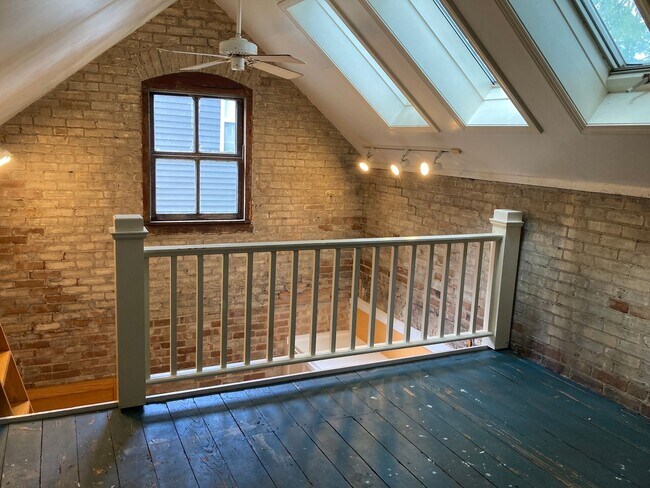Building Photo - 117-119 Fitzhugh SE