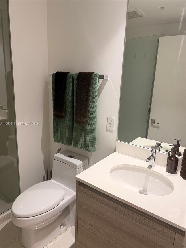 Building Photo - 121 NE 34th St