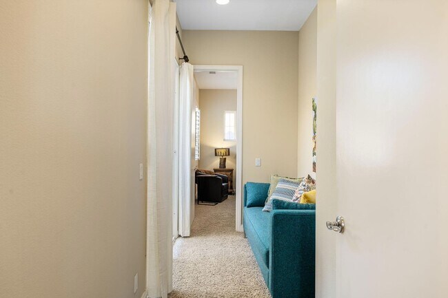 Building Photo - 96 Vía Bella