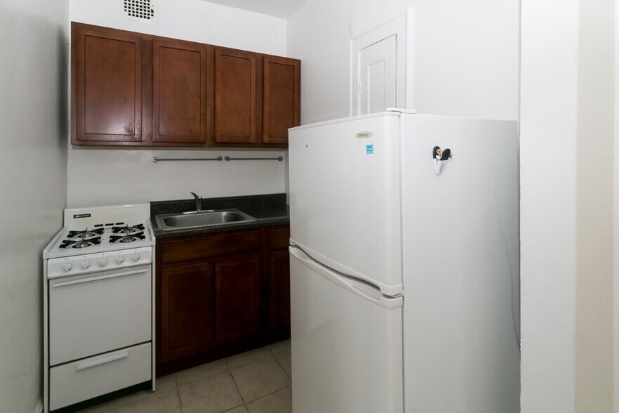 Building Photo - 4847 N Damen Ave
