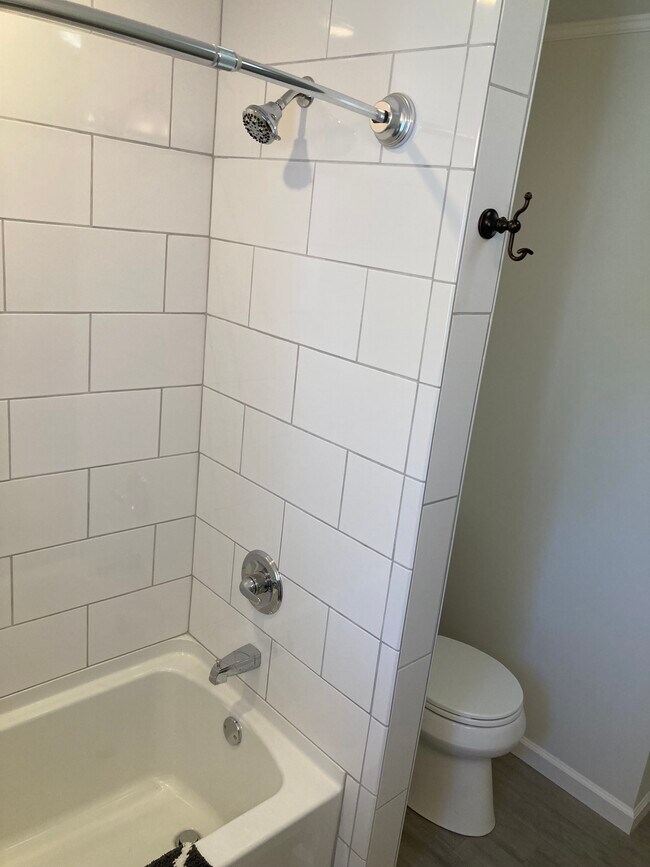 Building Photo - 18 Fairfield Ave