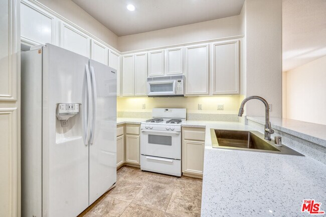 Building Photo - 1133 Jewett Dr