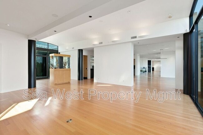Building Photo - 2328 Rue De Anne