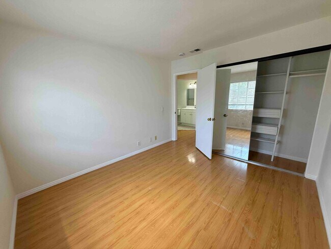Building Photo - Gated Community - Updated Harbor City Townhome - 3 bed / 2.5 bath