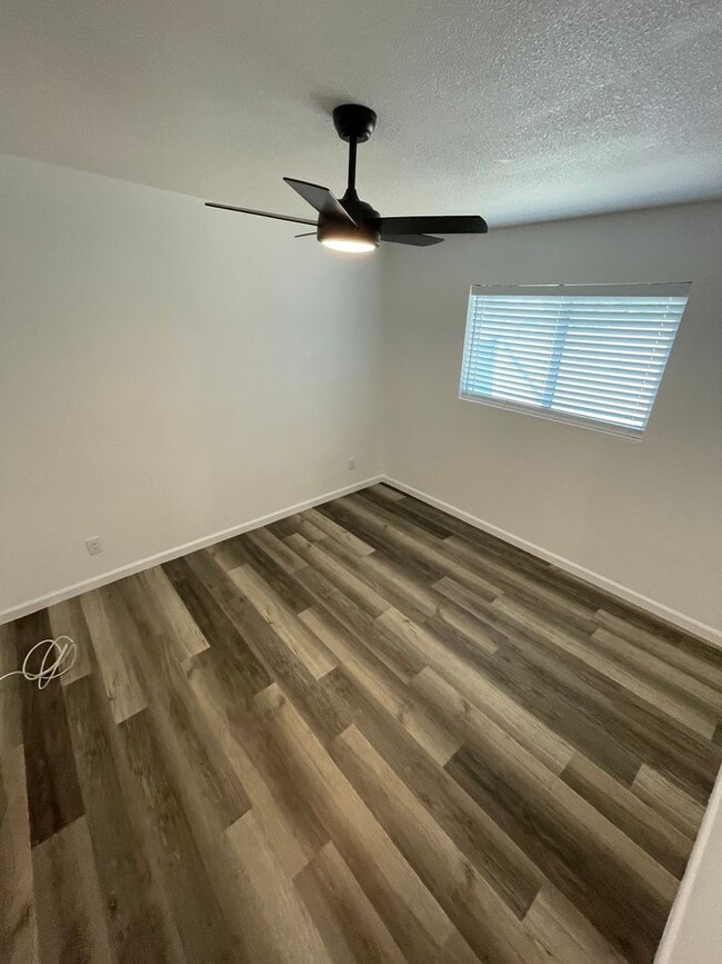 Building Photo - COMING SOON! 2 Bedroom, 1 Bath Apartment i...