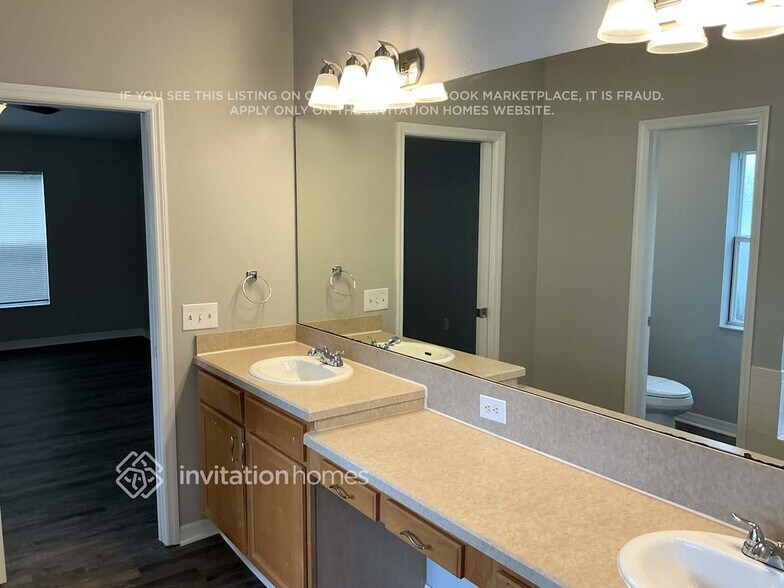 Building Photo - 1428 Tawnyberry Ct