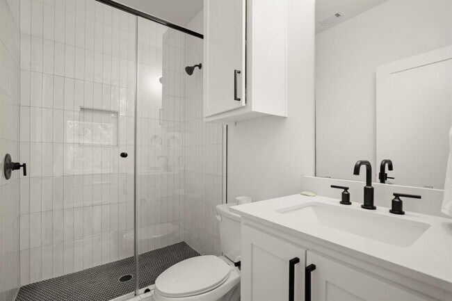 Building Photo - 1413 Montopolis Dr