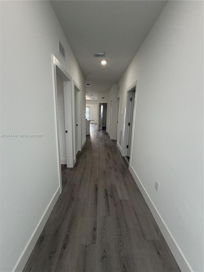 Building Photo - 723 Ivan Ave S