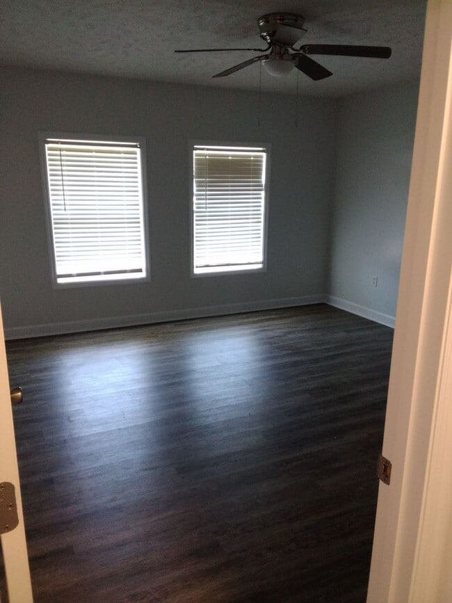 Building Photo - 618 Hiawatha Rd