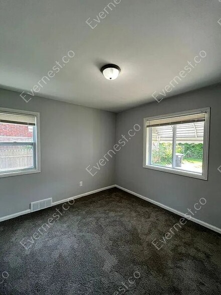 Building Photo - 14233 Piedmont St