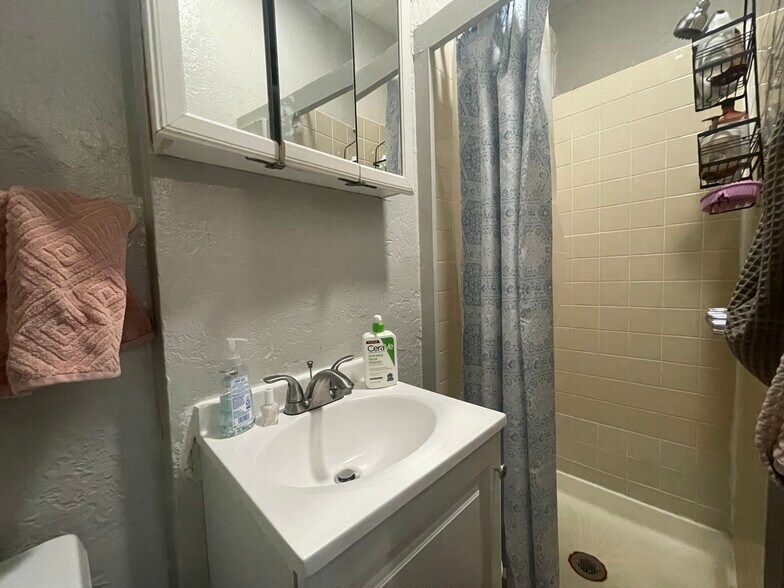 *Pictures are representative samples of the advertised unit. In some cases, the actual units you tou - 32 Revere St