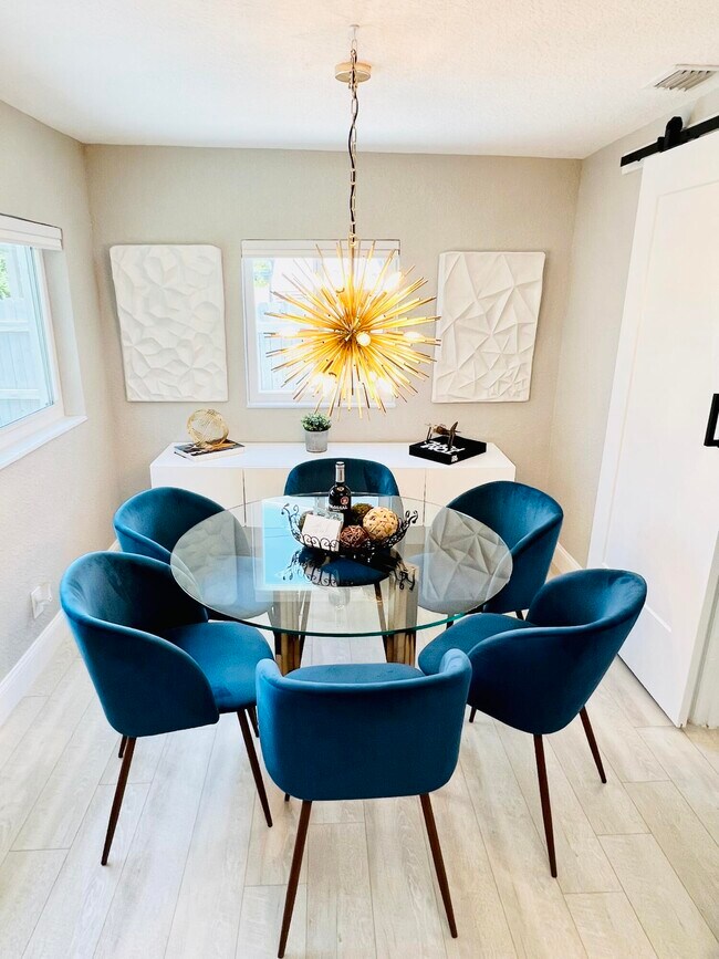 Building Photo - 5365 N Andrews Ave