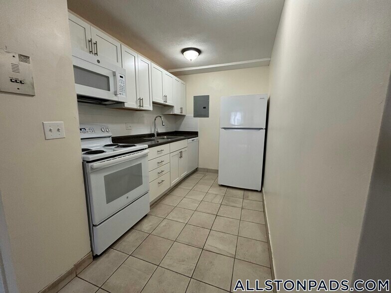 Building Photo - 88 Gardner St