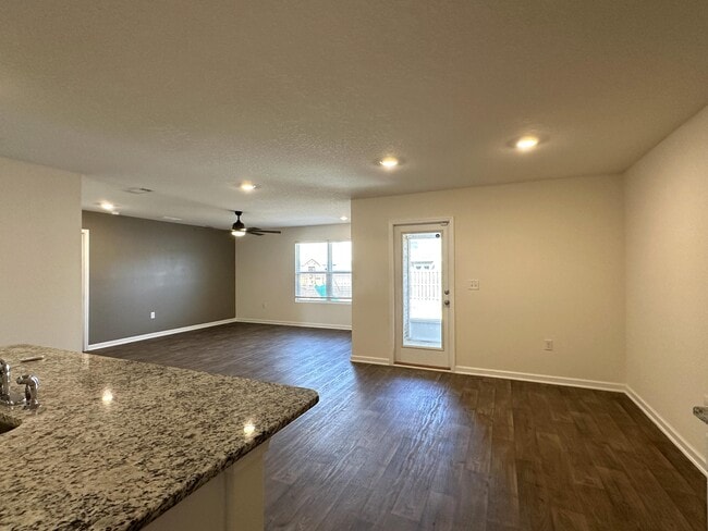 Building Photo - 1046 Limpkin St
