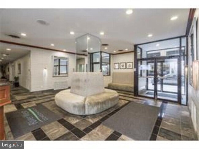 Building Photo - 2101 Chestnut St