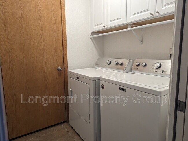 Building Photo - 2306 Steele St