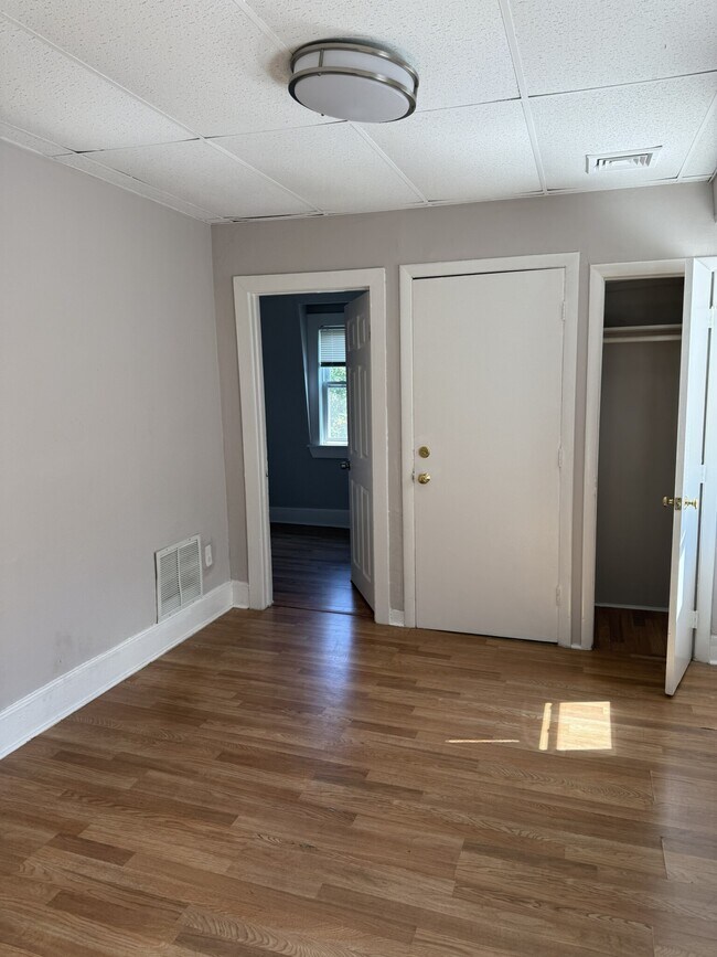 Building Photo - 95 Willowwood St