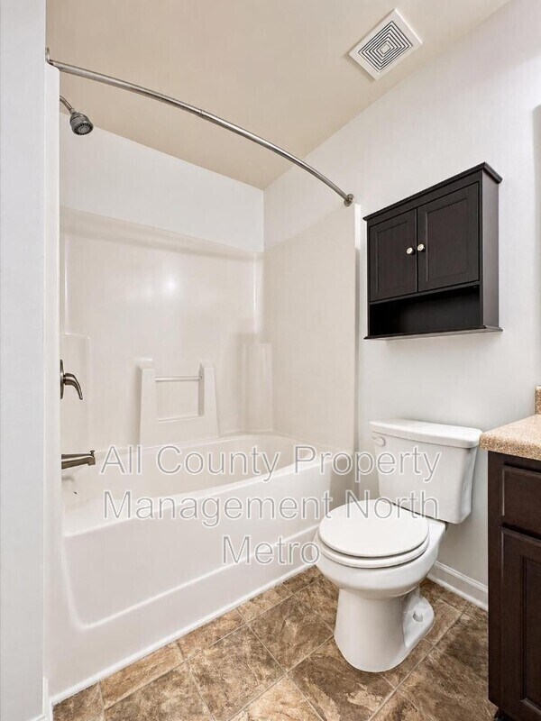 Building Photo - 417 Village View