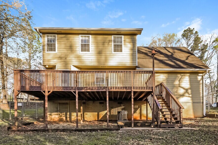 Building Photo - 320 Laurel Ln