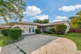 Building Photo - 205 Valencia Dr