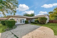 Building Photo - 205 Valencia Dr