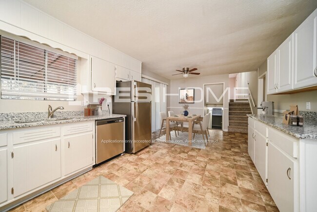 Building Photo - 8088 Picadilly Ct