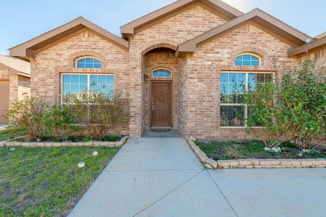 Building Photo - 4 Bedroom 2 Bathroom Ready to rent April 1st, 2026