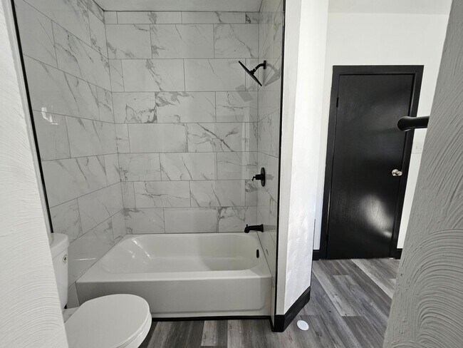 Building Photo - Fully Updated 3 bedroom 1 bath house for rent in the South Side Flats