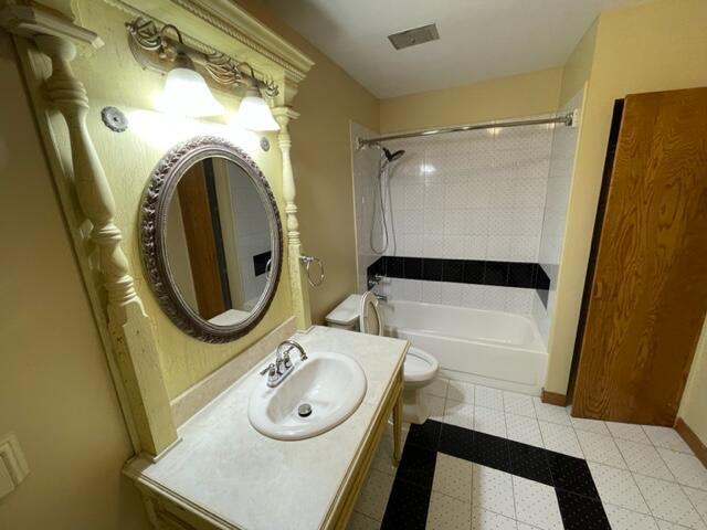 Building Photo - 13752 Yarmouth Dr