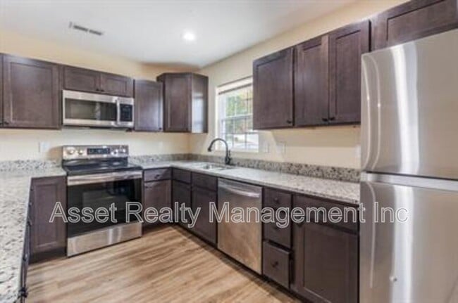 Building Photo - 932 Warrior Hill Dr