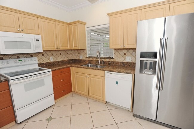 Building Photo - Annual Rental - Single Family Home Naples Park!