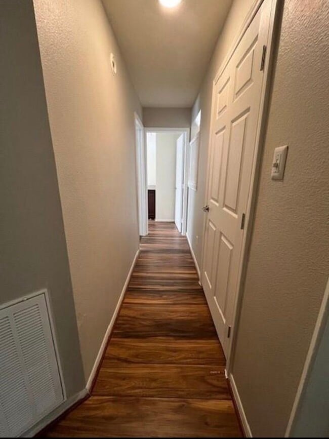 Building Photo - 7719 Sign St