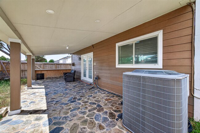 Building Photo - 20151 Pioneer Ridge Dr