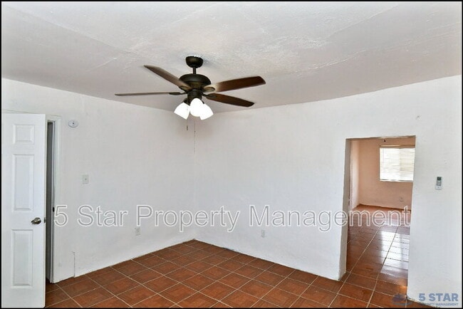 Building Photo - 1910A Olive Ave !!