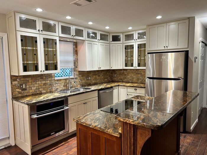 Building Photo - 404 Belmont St