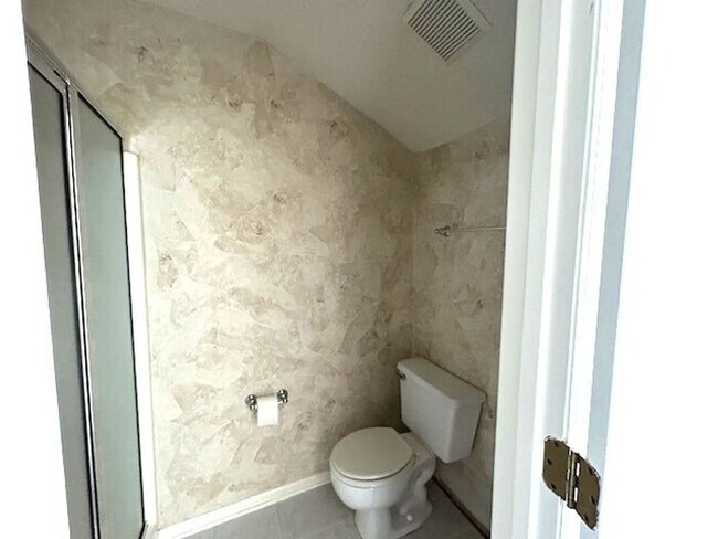 Building Photo - Two Bedroom 2 Bath Townhome