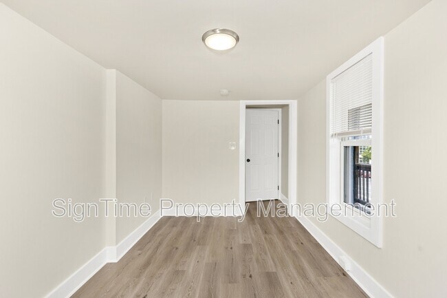 Building Photo - 152 E South St