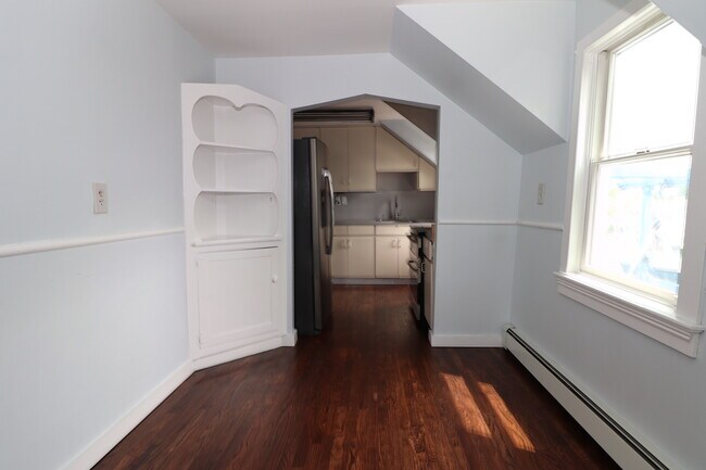 Building Photo - 262 S Ketcham Ave