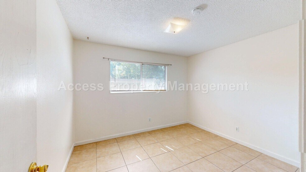 Building Photo - 3002 Lake Park Ct