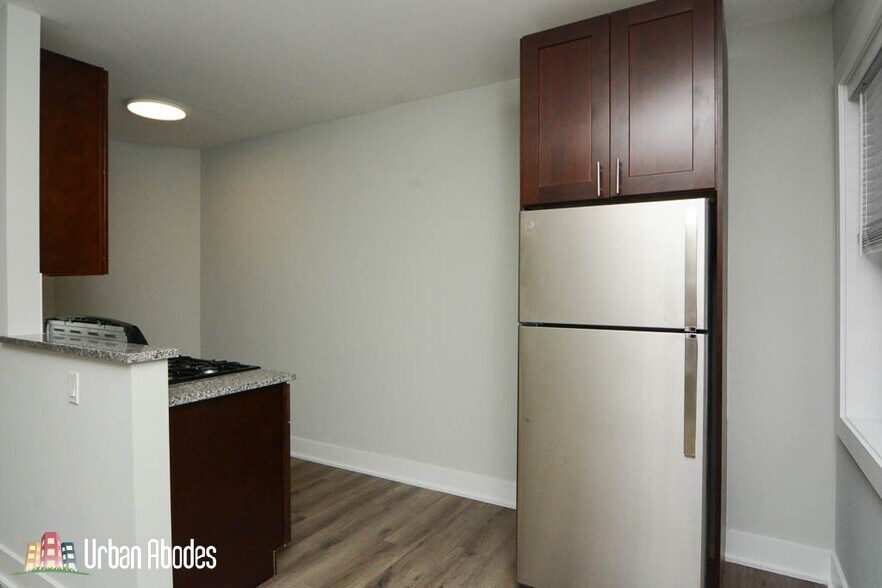 Building Photo - 730 Judson Ave