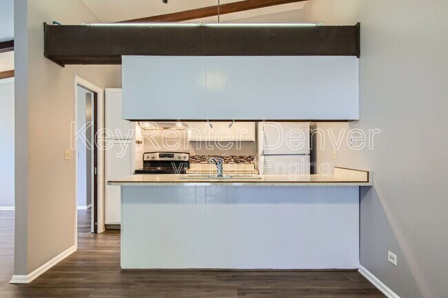 Building Photo - 2557 S Dover St