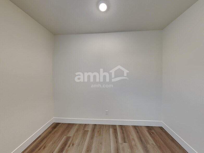 Building Photo - 541 Sacred Lotus Pl