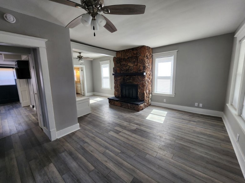 Building Photo - 432 48th St