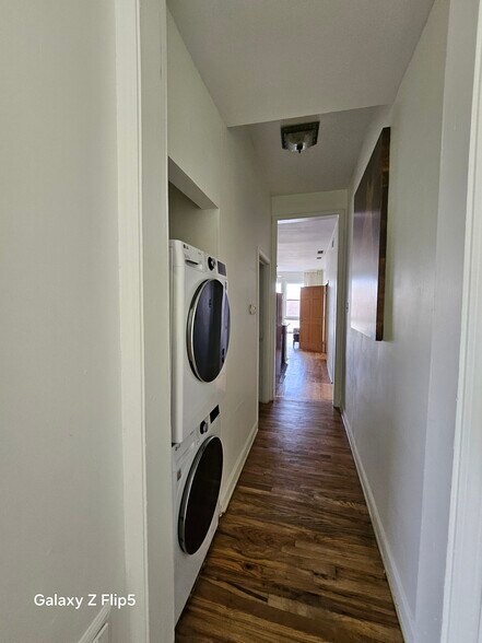 Building Photo - 2417 W Warren Blvd