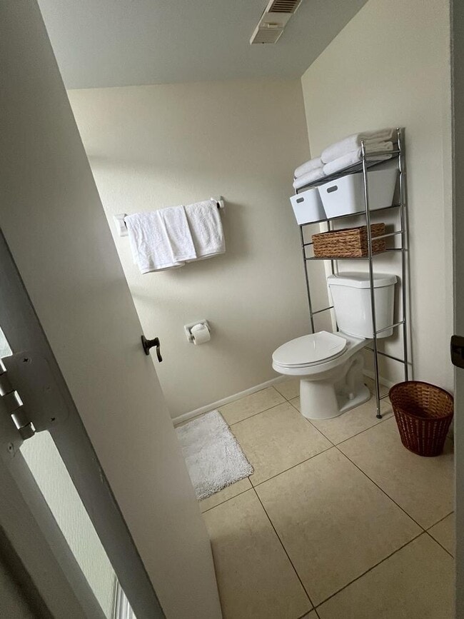 Building Photo - 1533 SE Royal Green Cir