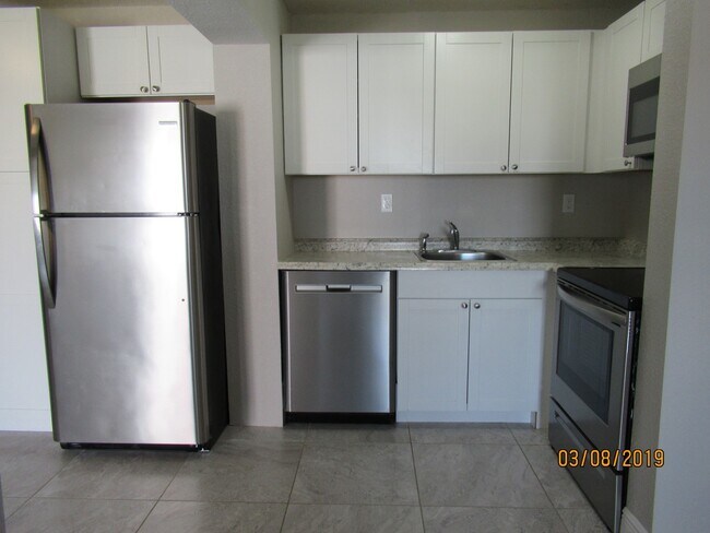 Building Photo - 3330 S Peninsula Dr